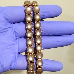 Women's Stunning Set of 2 Gold tone Light Gray Round Stone Stretchy Bracelets